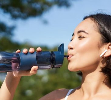 AquaPure Smart Water Bottle: Unlock 99% Clean Water Anytime
