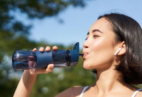 AquaPure Smart Water Bottle: Unlock 99% Clean Water Anytime